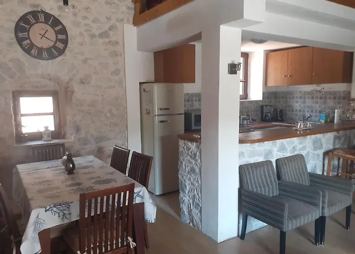 Tsitalia Cottage House